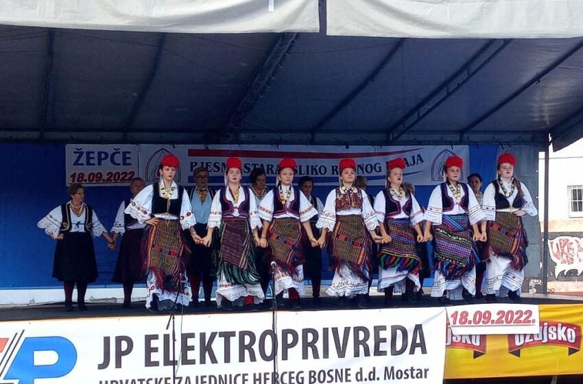  FOTO: U Žepču održana smotra hrvatskog folklora pod nazivom “Pjesmo stara sliko rodnog kraja”