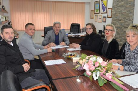 Potpisani Ugovori o asfaltiranju dionica puta u MZ Gornja Ozimica i MZ Bistrica