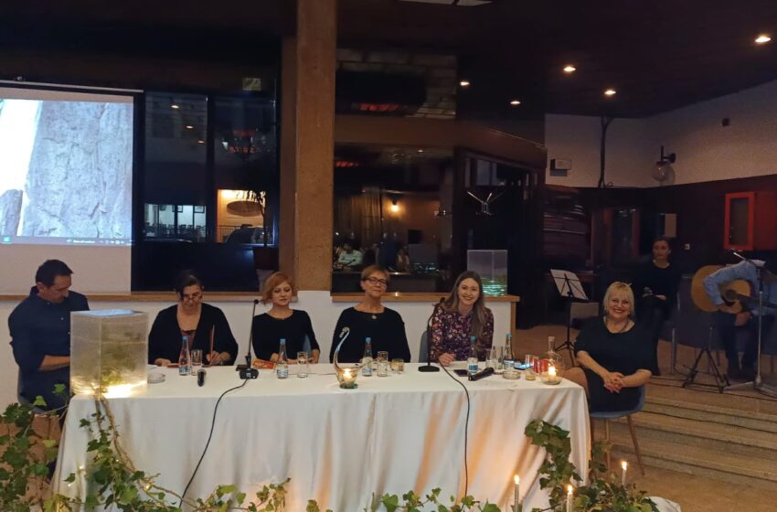  Foto i Audio: U Žepču održana književna večer „Bookirani o Feridi Duraković“