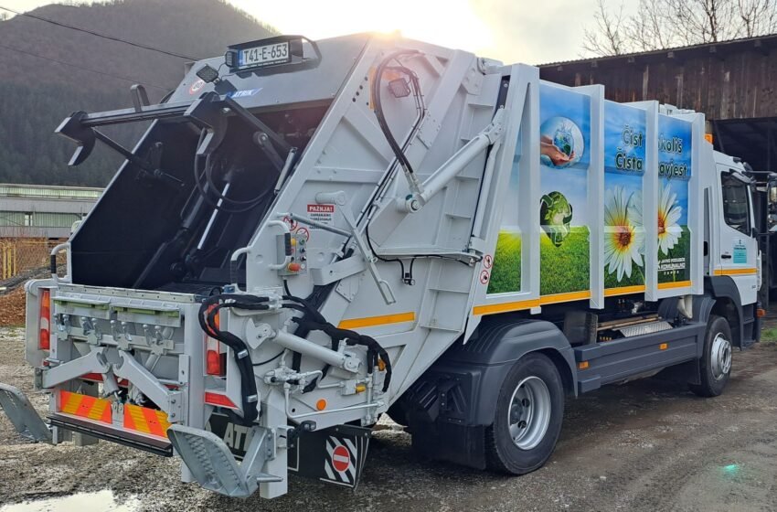  Komunalno Žepče: Nabavljen novi kamion za prikupljanje otpada