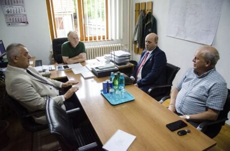 Ministar Vinko Marić i direktor ŠPD-a Hasan Hasić u posjeti poslovnim jedinicama u Zavidovićima i Žepču