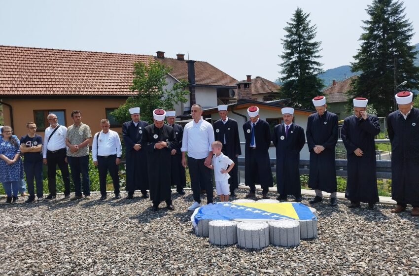 28. godišnjica genocida u Srebrenici, u Žepču obilježen Dan sjećanja i otvoreno spomen obilježje „Cvijet Srebrenice“