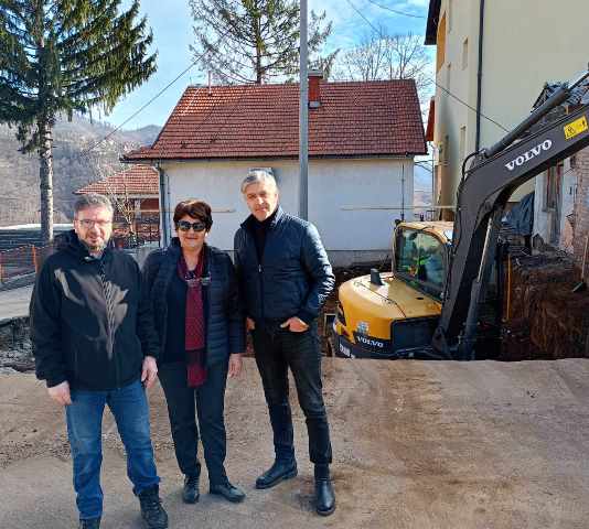  JU „Dom zdravlja sa stacionarom“ Žepče: Nabavljeno novo sanitetsko vozilo,  zvanično počeli radovi na izgradnji područne ambulante u Željeznom Polju
