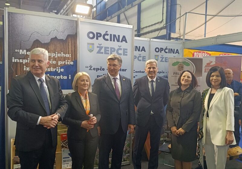  Premijer RH Andrej Plenković posjetio izložbeni prostor općine Žepče