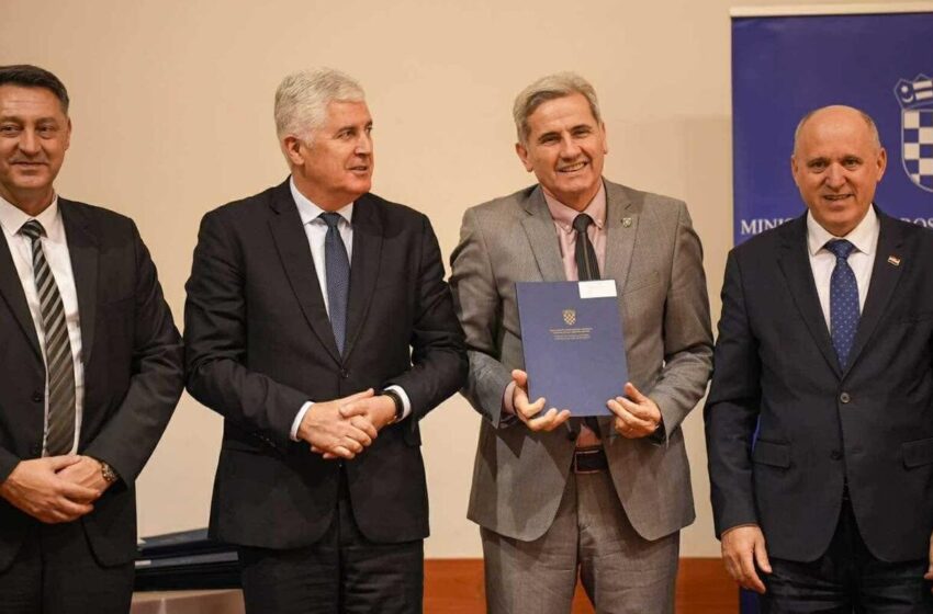  Općinski načelnik i ravnateljica žepačkog Doma zdravlja potpisali ugovore o donaciji sredstava sa potpredsjednikom Vlade Republike Hrvatske