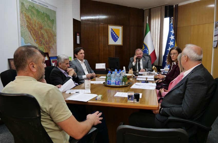 Ministar Šibonjić potpisao nove ugovore za subvenciju izgradnje poslovnih zona u ZDK