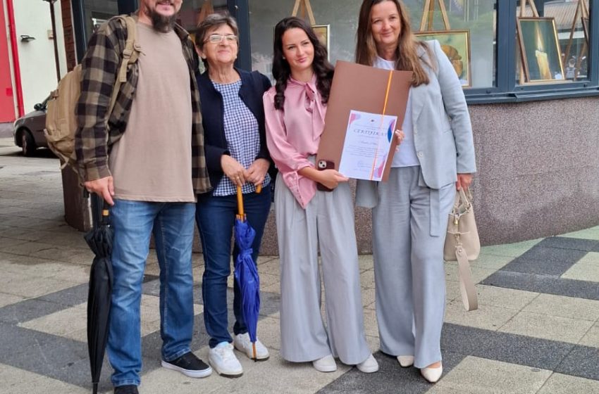  Žepče: Dodijeljeni certifikati polaznicima Škole crtanja i slikanja “Kontura”