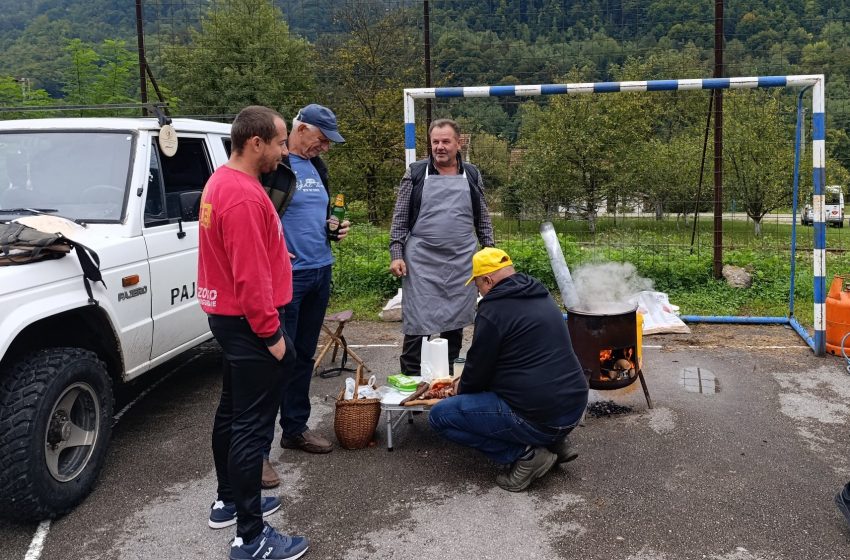  Foto: Pobjednik 9. Globaričke kotlićijade ekipa Banović