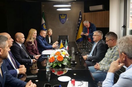 Potpisane izmjene kolektivnog ugovora: Zdravstvenim radnicima u ZDK povećane plaće za 10 posto
