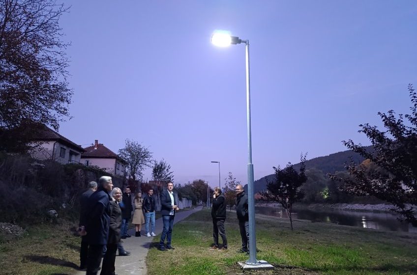Na šetnici u Žepču puštena u rad solarna javna rasvjeta